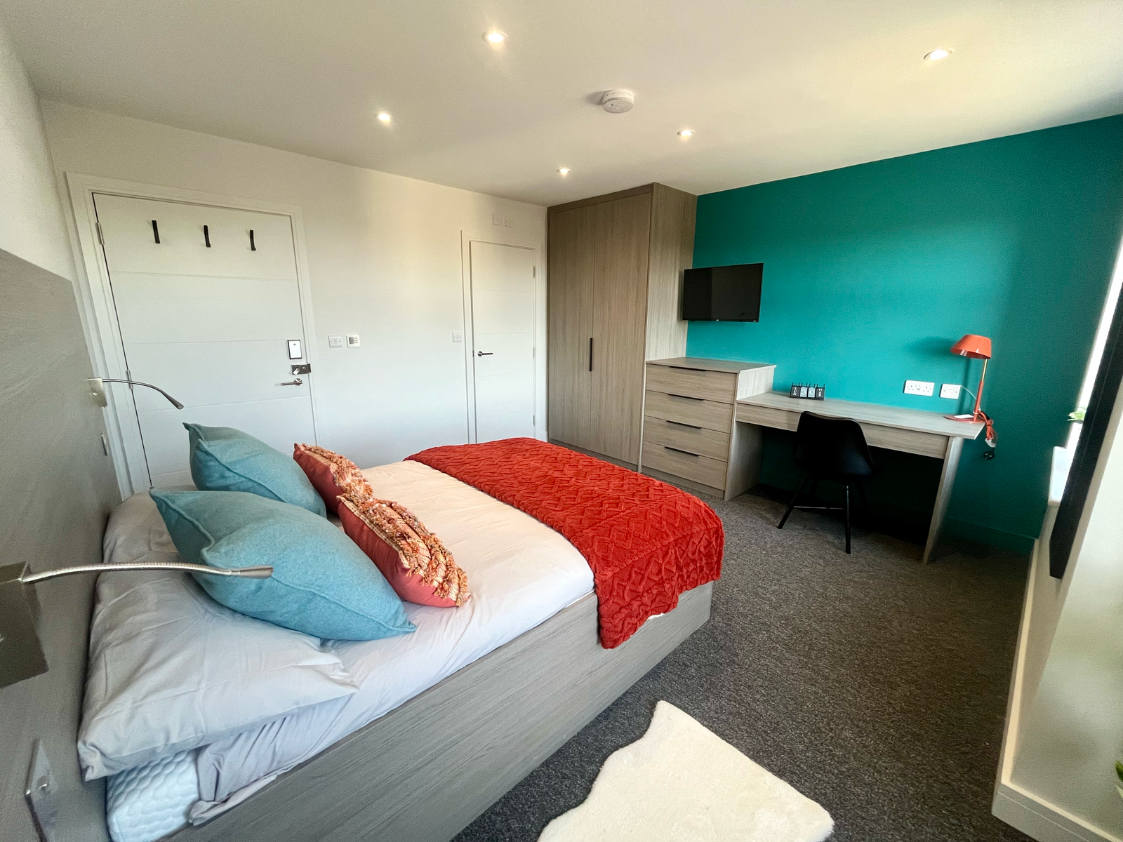 Deluxe Ensuite image 2