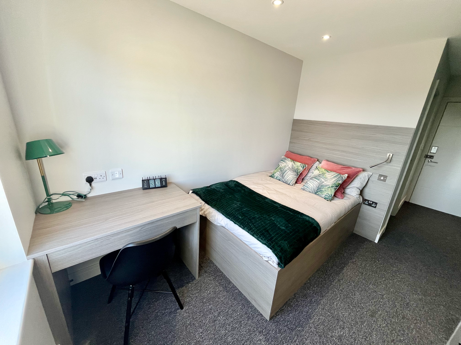 Classic Ensuite image 1